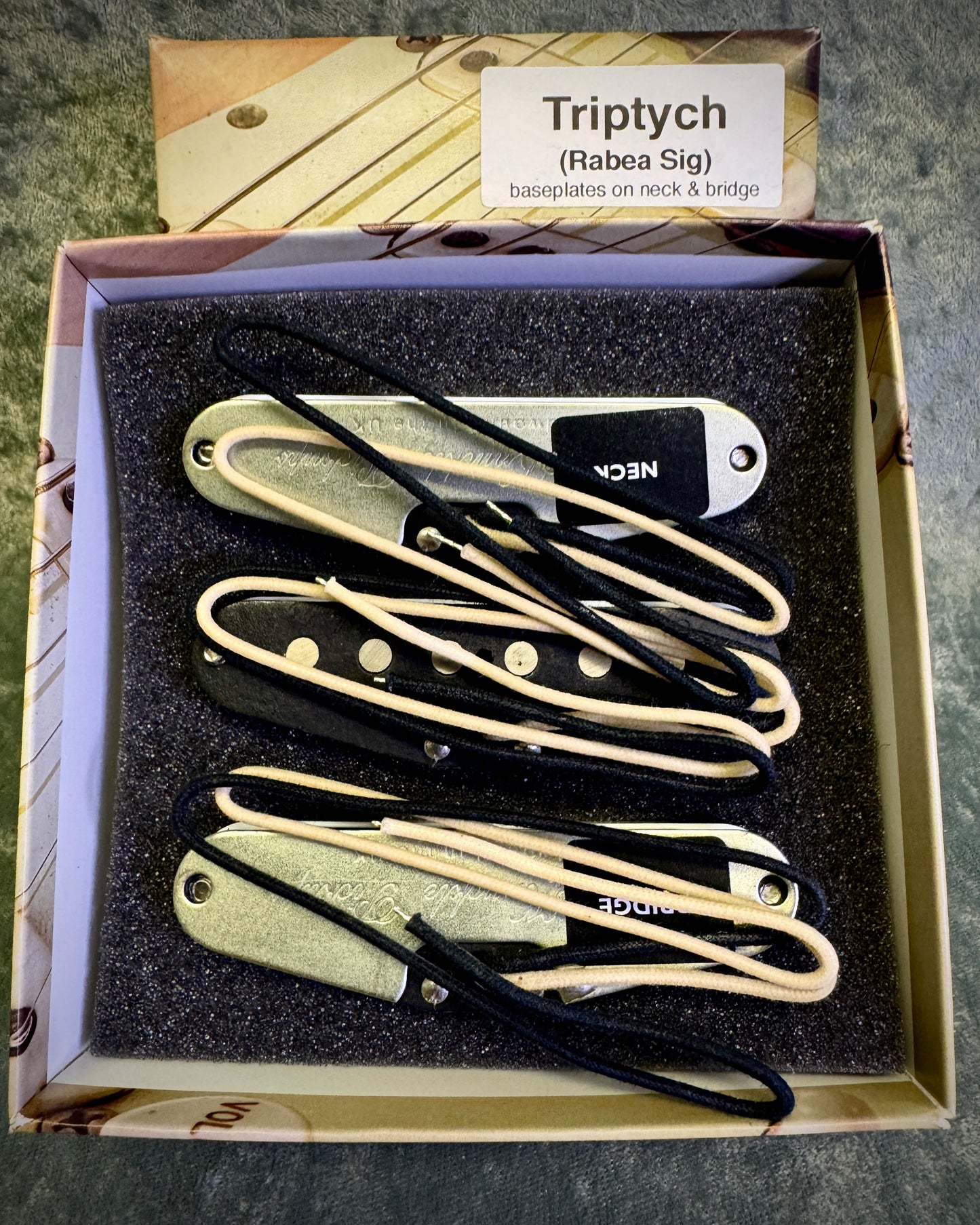Bare Knuckle Triptych Single Coil strat set - baseplate on bridge/neck