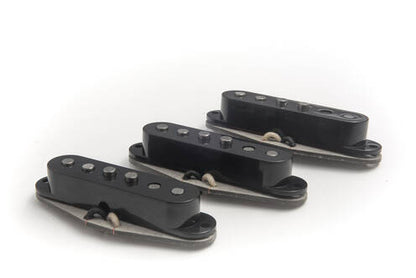 BARE KNUCKLE TRILOGY STRAT SET + BASEPLATE ON BRIDGE